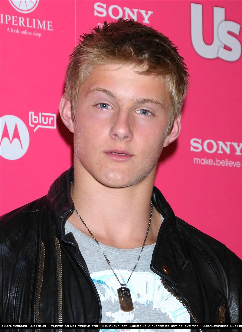 Alexander Ludwig - Images Gallery