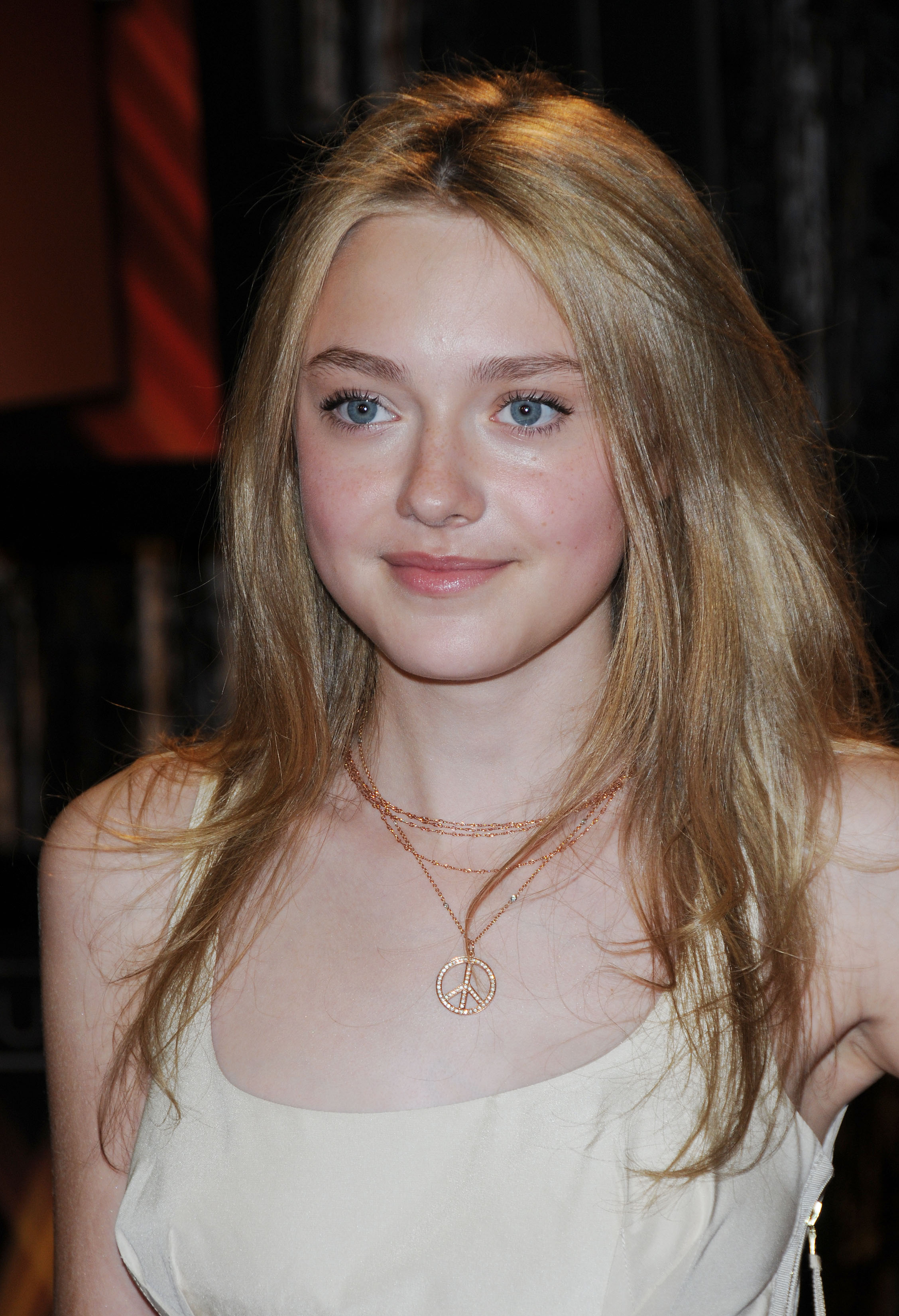 Dakota fanning new moon