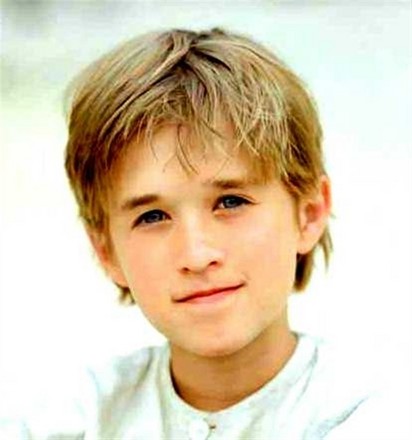 http://www.teenidols4you.com/blink/Actors/haley_joel_osment/haley_joel_osment_1242596591.jpg