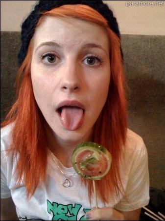 hayley williams hairstyle with bangs. hayley williams haircut how