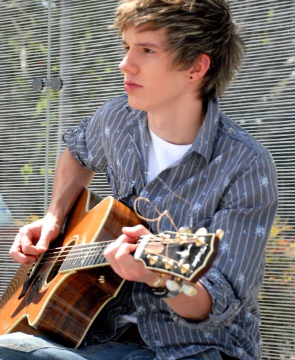 http://www.teenidols4you.com/blink/Actors/joebrooks/joebrooks_1238528103.jpg