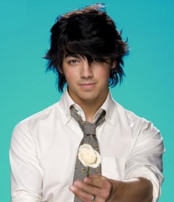 joe jonas new hairstyle. Joe Jonas vs Nick Jonas