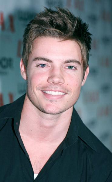 http://www.teenidols4you.com/blink/Actors/josh_henderson/josh_henderson_1189648057.jpg