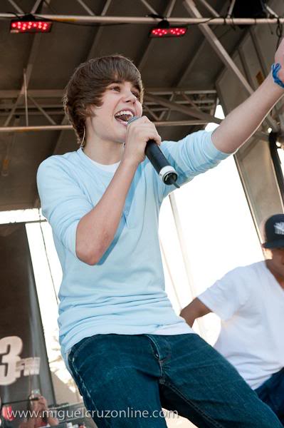 justin bieber bulge grab. HOT: Justin Bieber#39;s Bulge.