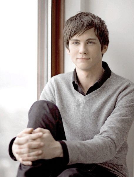 [Image: logan-lerman-1419549174.jpg]
