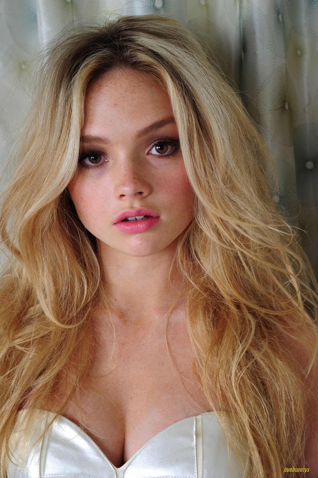 natalie-alyn-lind-1449429066.jpg