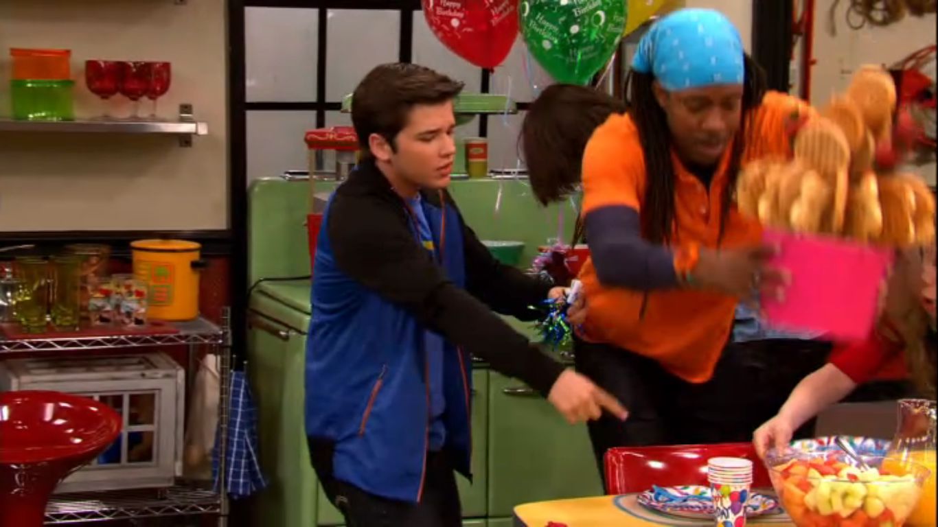 Picture Of Nathan Kress In Icarly Episode Igot A Hot Room