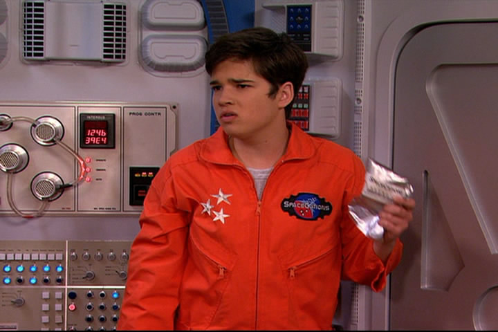 how old is nathan kress 2011. how tall is nathan kress 2011.