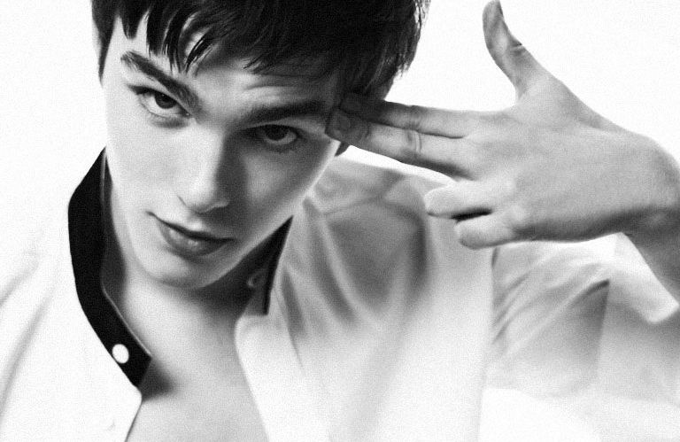 http://www.teenidols4you.com/blink/Actors/nicholas_hoult/nicholas_hoult_1193233924.jpg