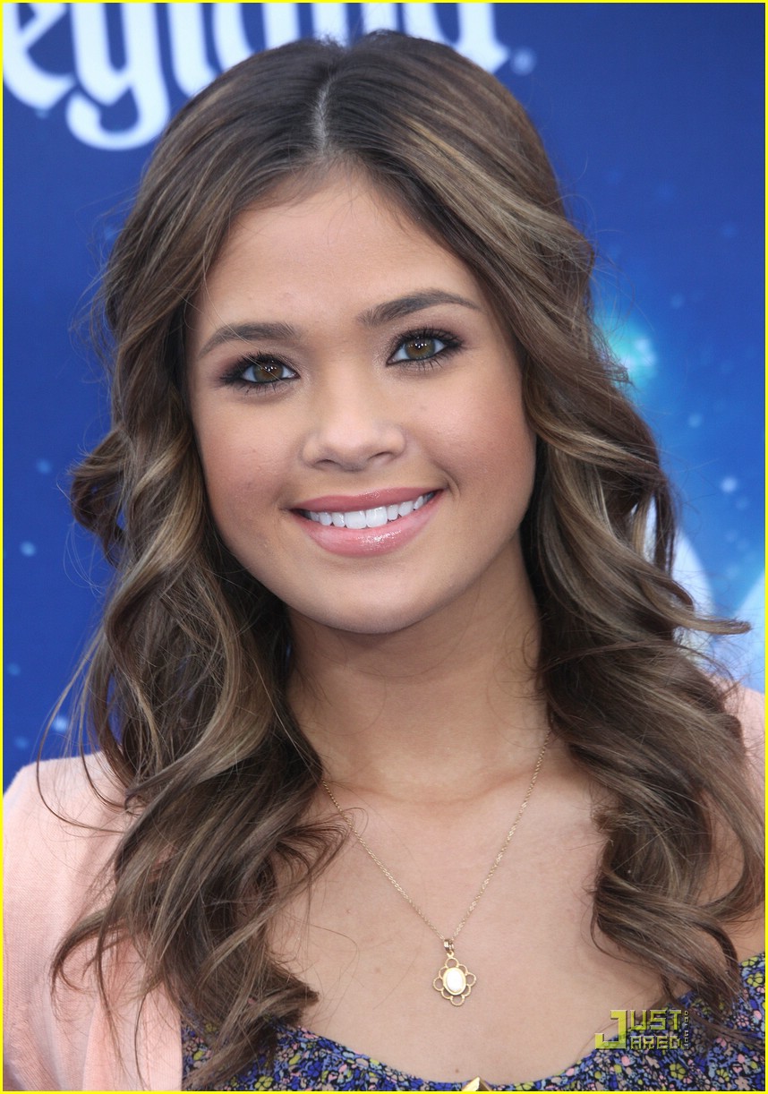 Nicole Gale Anderson - Images Hot