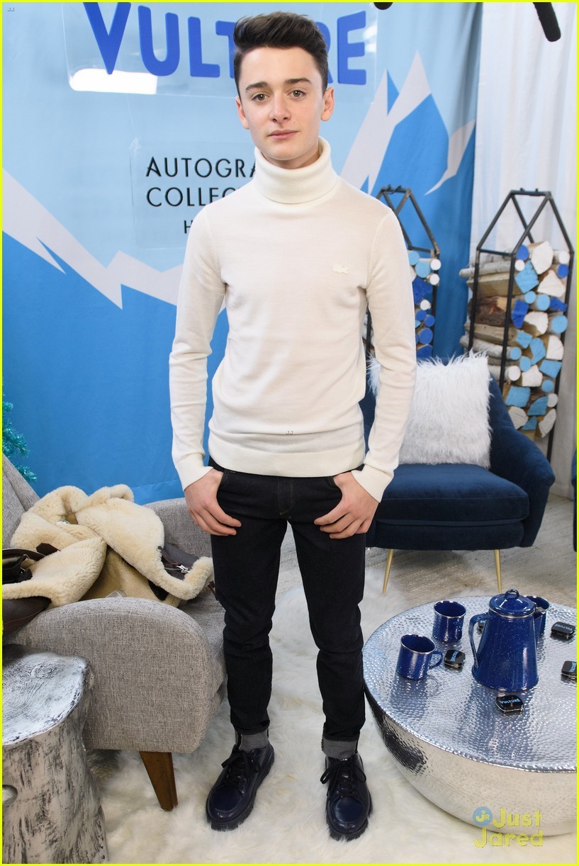 noah schnapp sweatpants