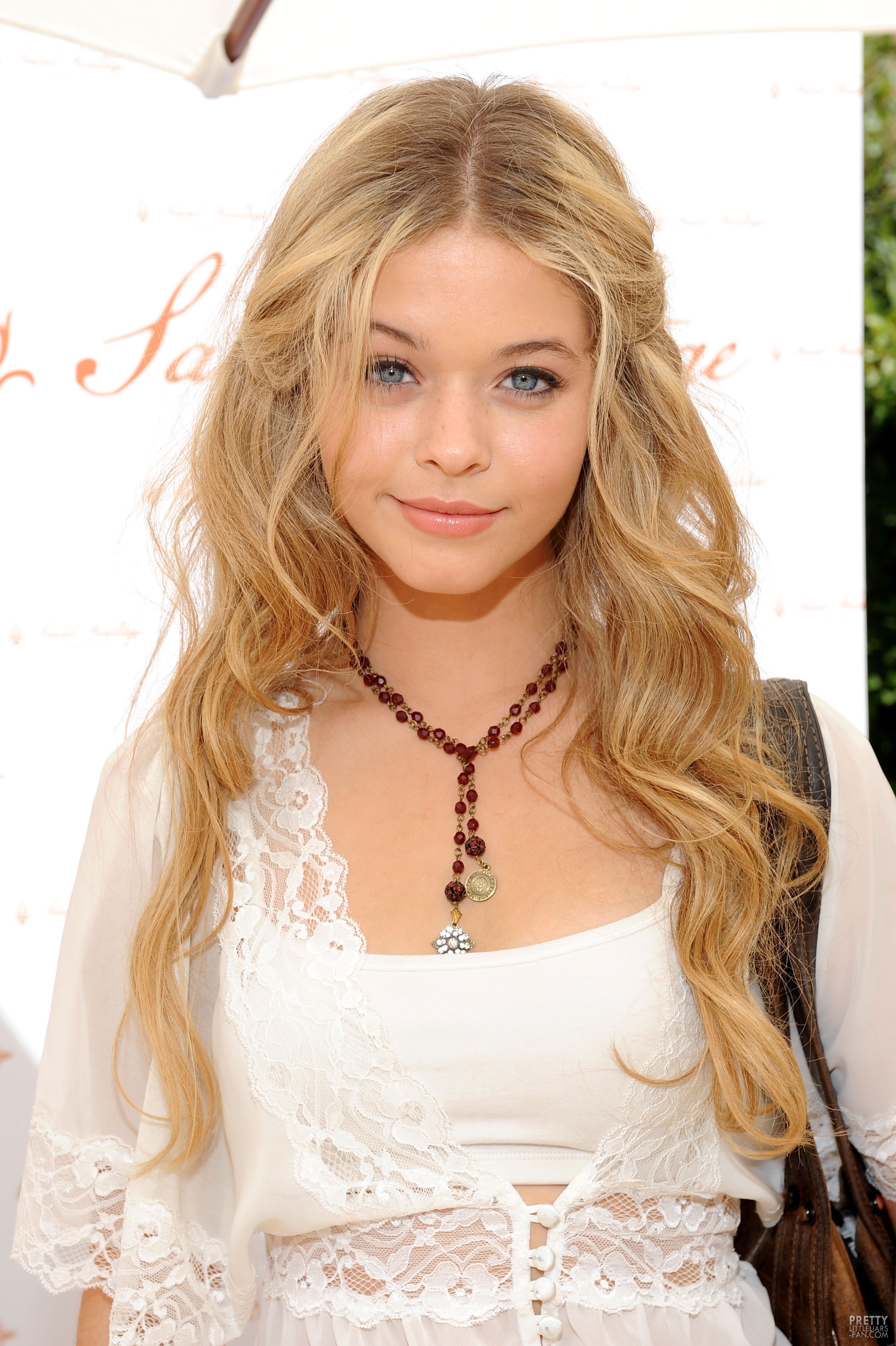 Sasha Pieterse - Wallpaper