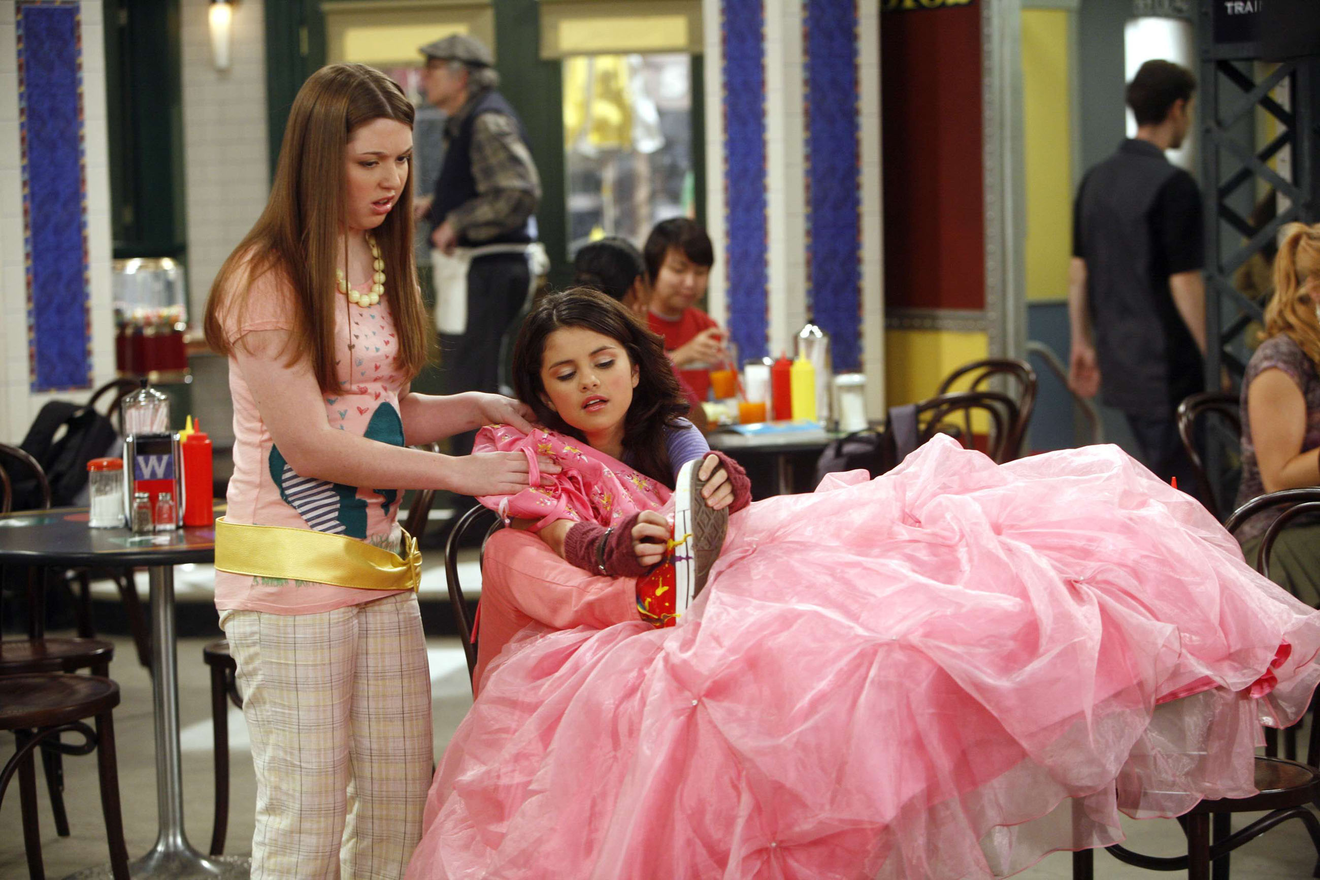 Picture Of Selena Gomez In Wizards Of Waverly Place Season