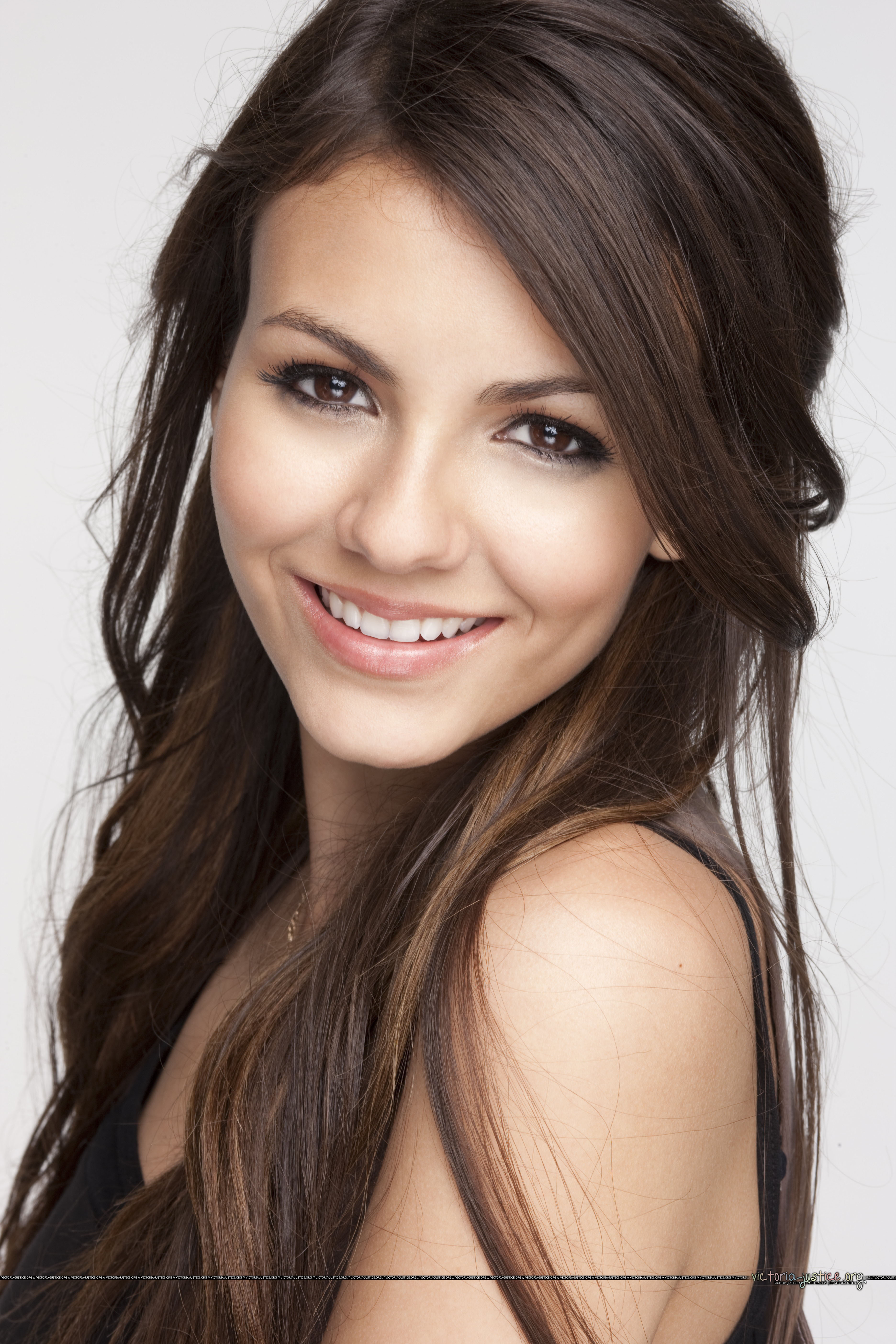 victoria_justice_1276369553.jpg