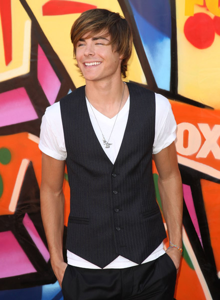 http://www.teenidols4you.com/blink/Actors/zac_efron/zac_efron_1197524211.jpg