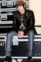 Adam Lambert : adam-lambert-1329166477.jpg
