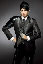 Adam Lambert : adam-lambert-1333571438.jpg
