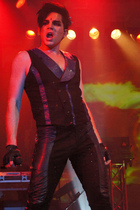 Adam Lambert : adam-lambert-1335513696.jpg
