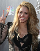 Shakira : shakira-1396973708.jpg