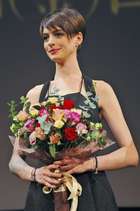 Anne Hathaway : anne-hathaway-1360235862.jpg