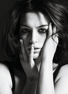 Anne Hathaway : anne-hathaway-1381090574.jpg