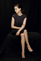 Anne Hathaway : anne-hathaway-1383155104.jpg