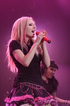 Avril Lavigne : avril-lavigne-1313083529.jpg