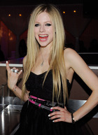 Avril Lavigne : avril-lavigne-1314296385.jpg