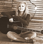 Avril Lavigne : avril-lavigne-1316546663.jpg