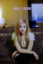 Avril Lavigne : avril-lavigne-1317143672.jpg