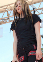 Avril Lavigne : avril-lavigne-1318121779.jpg