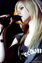 Avril Lavigne : avril-lavigne-1319918449.jpg