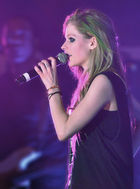Avril Lavigne : avril-lavigne-1320345717.jpg