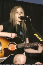 Avril Lavigne : avril-lavigne-1320592190.jpg