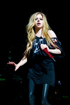 Avril Lavigne : avril-lavigne-1323544172.jpg