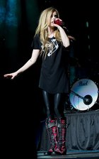 Avril Lavigne : avril-lavigne-1323544179.jpg