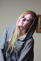 Avril Lavigne : avril-lavigne-1324404129.jpg