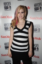 Avril Lavigne : avril-lavigne-1324441083.jpg