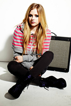 Avril Lavigne : avril-lavigne-1325202891.jpg