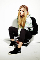 Avril Lavigne : avril-lavigne-1325263813.jpg