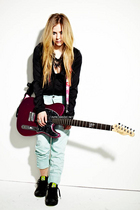 Avril Lavigne : avril-lavigne-1325263819.jpg