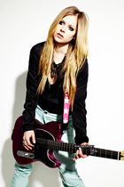 Avril Lavigne : avril-lavigne-1325263821.jpg