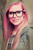 Avril Lavigne : avril-lavigne-1328659383.jpg