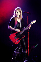 Avril Lavigne : avril-lavigne-1329704211.jpg