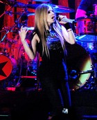 Avril Lavigne : avril-lavigne-1330040413.jpg