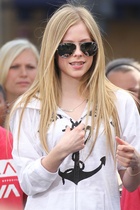 Avril Lavigne : avril-lavigne-1331773636.jpg