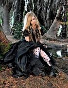 Avril Lavigne : avril-lavigne-1337391287.jpg