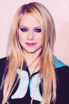 Avril Lavigne : avril-lavigne-1362505988.jpg