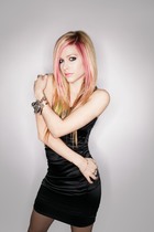 Avril Lavigne : avril-lavigne-1362884340.jpg