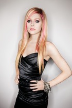 Avril Lavigne : avril-lavigne-1362884347.jpg